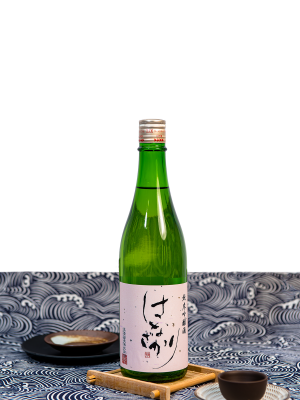 Hanazakari Junmai Ginjo with backgroud